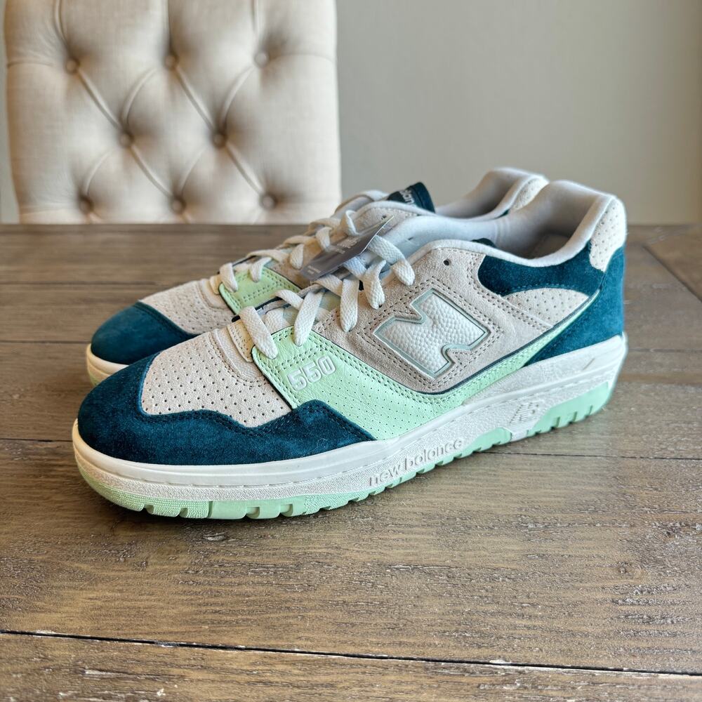 New Balance 550 Men's Court Green Gray Size 10.5 EU 44.5 NWT Box Damaged*